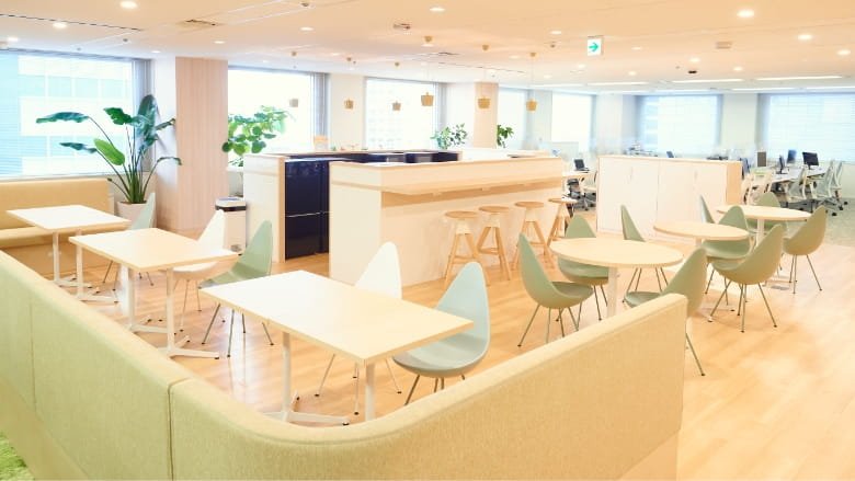 コスモエコパワー株式会社のカフェスペース
